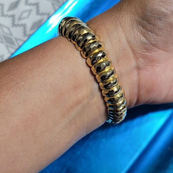 Vintage 90s Faux Gold Bracelet - Picture 2 of 3